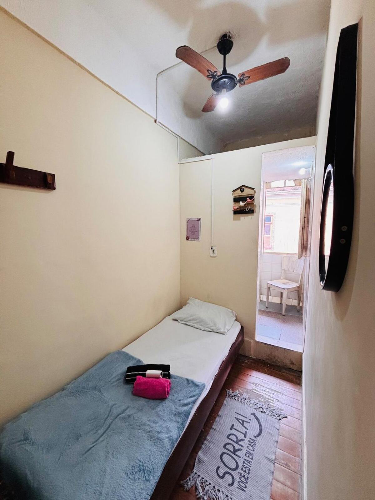Apartamento Pequena Cama De Solteiro